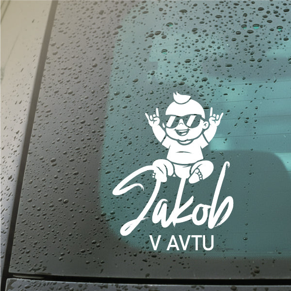 Personalizirana rokerska nalepka za avto z imenom Jakob v avtu v beli barvi