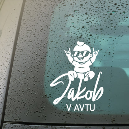 Personalizirana rokerska nalepka za avto z imenom Jakob v avtu v beli barvi
