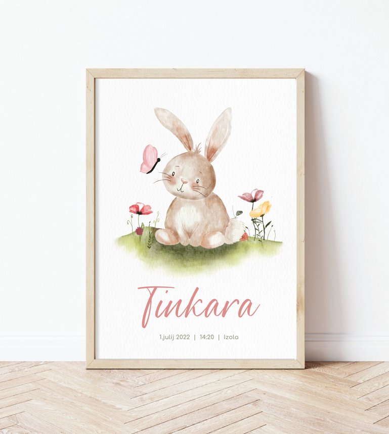 Personaliziran otroški plakat za otrosko sobo z risbo zajčka. 